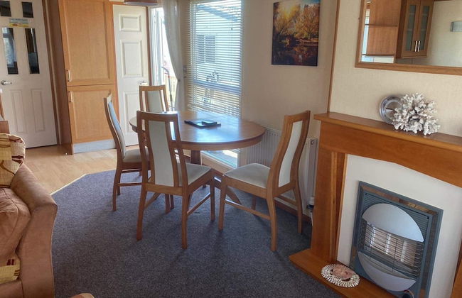 2 Bedroom Caravan at Heacham Beach With Decking - Photo 8