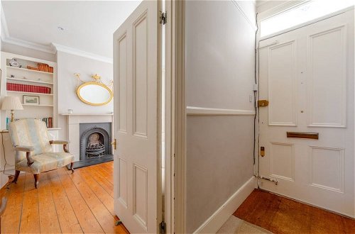 Photo 32 - Charming 2 Bedroom Home in West London