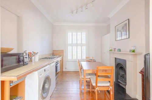 Photo 40 - Charming 2 Bedroom Home in West London