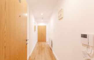 Photo 2 - Roomspace Apartments -Swan House