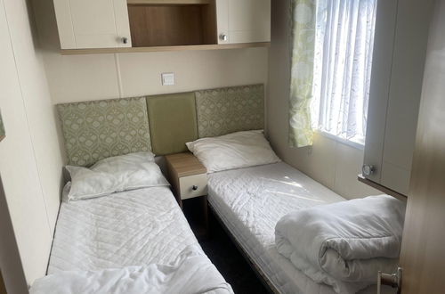 Photo 4 - Stunning 3-bed Caravan in Clacton-on-sea