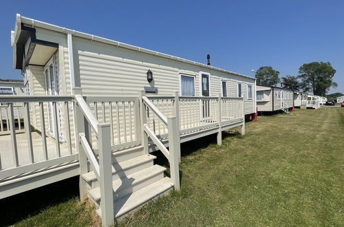 Photo 28 - Stunning 3-bed Caravan in Clacton-on-sea