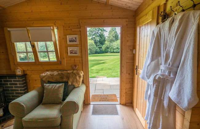 1-bed Cabin, 2 Adults, Wood Burning Hot Tub & Fire - Foto 4