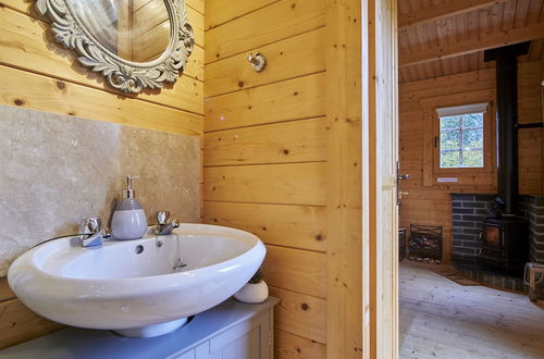 Photo 18 - Woodland Hideaway for Couples With Hot Tub