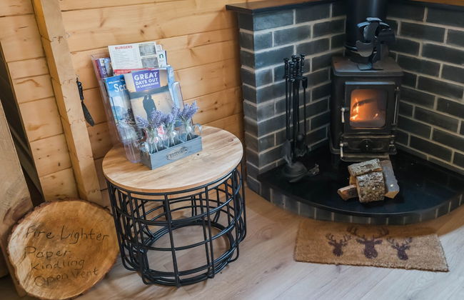 1-bed Cabin, 2 Adults, Wood Burning Hot Tub & Fire - Foto 12