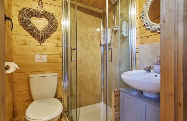 1-bed Cabin, 2 Adults, Wood Burning Hot Tub & Fire - Foto 18