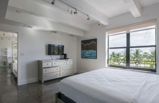 Photo 3 - Luxury-Prime-2BR-Condo On Ocean Drive