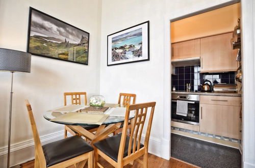 Photo 4 - Great Location Heart of the Centre 2 Bed 2 Bath