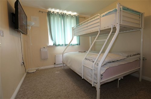Photo 10 - Beautiful 4 beds Hillview House