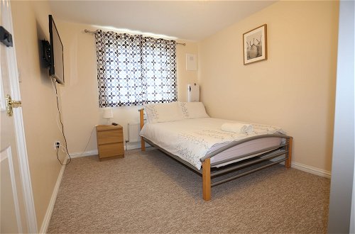 Photo 5 - Beautiful 4 beds Hillview House
