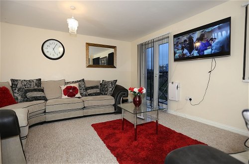 Photo 15 - Beautiful 4 beds Hillview House