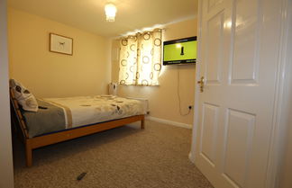 Photo 2 - Beautiful 4 beds Hillview House