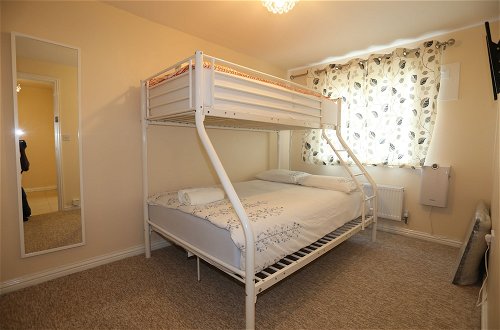 Photo 6 - Beautiful 4 beds Hillview House