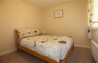 Photo 3 - Beautiful 4 beds Hillview House