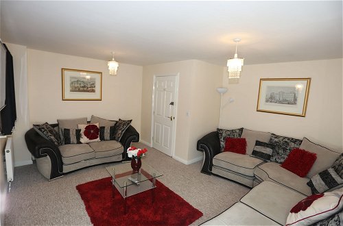 Photo 16 - Beautiful 4 beds Hillview House