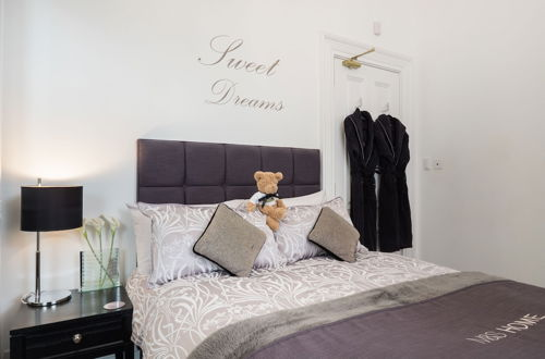 Foto 7 - Marks At The Manor Luxury Riverside Apartments - Sleeps up to 4, with Parking and Sky TV