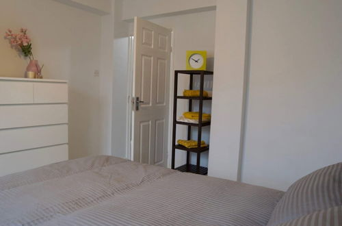 Photo 3 - Modern 1 Bedroom in Shadwell With Balcony