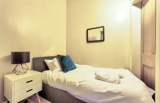 Photo 3 - Henderson - New Town Apartment