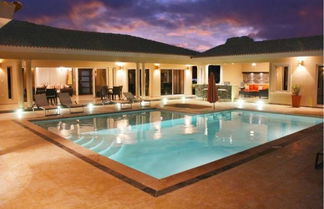 Foto 1 - Villa With Jacuzzi, TVs in all Bedrooms