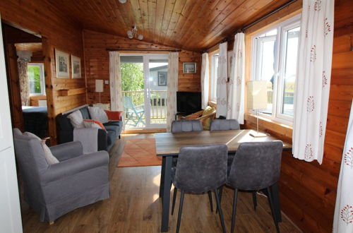 Photo 5 - Cosy Pine Lodge With far Reaching Country Views and Large sun Deck