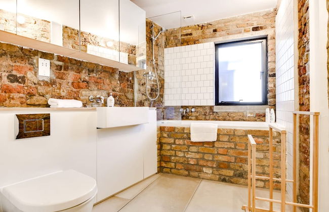 Stylish, Bright Apartment w/ Private Garden - Foto 17