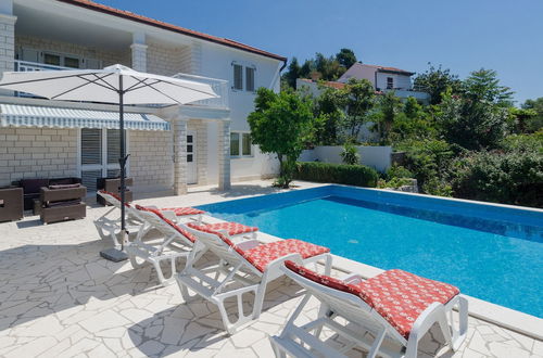 Foto 9 - Holiday Villa Perna with Swimming Pool