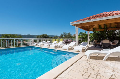Foto 12 - Holiday Villa Perna with Swimming Pool