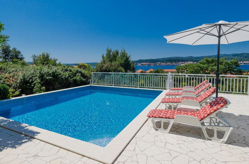 Photo 22 - Holiday Villa Perna with Swimming Pool