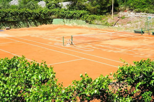 Foto 31 - Tennis court and outdoor pool villa