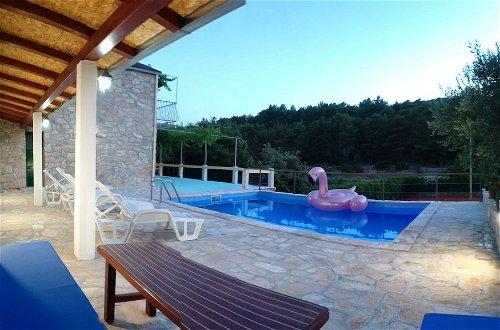 Photo 37 - Tennis court and outdoor pool villa