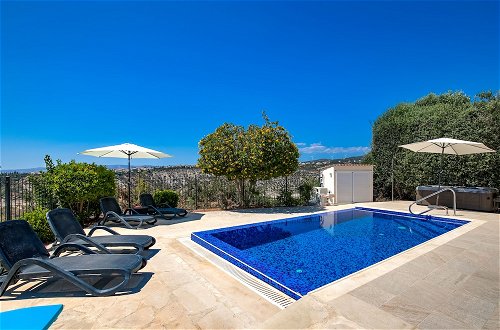 Foto 18 - Stunning 3 bedroom villa 'BZ01' with private pool, stunning views, communal pool and resort facilities, Zephyros Village on Aphrodite Hills Re