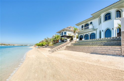 Foto 37 - Maison Privee - Glamourous Beachfront Villa on The Palm w/ Pool