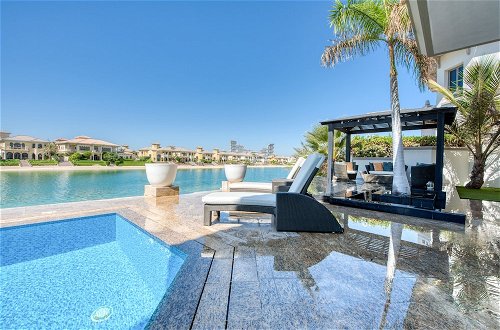 Foto 32 - Maison Privee - Glamourous Beachfront Villa on The Palm w/ Pool
