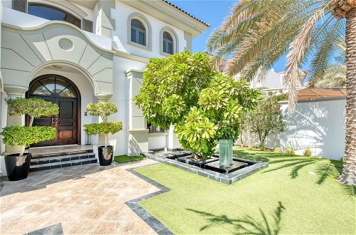 Foto 36 - Maison Privee - Glamourous Beachfront Villa on The Palm w/ Pool