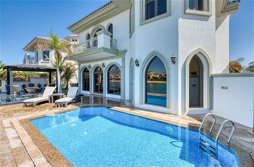 Foto 31 - Maison Privee - Glamourous Beachfront Villa on The Palm w/ Pool