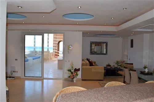 Photo 9 - Amazing Penthouse with Sea and Roof Pool