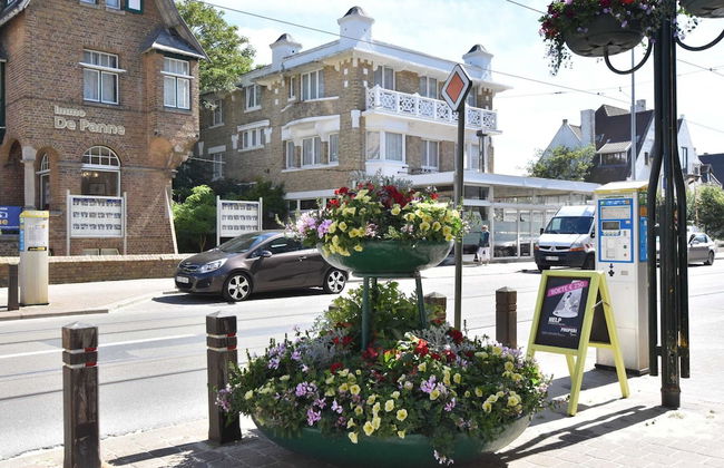 Former Hotel in the Centre and Near the Beach in Panne - Photo 1