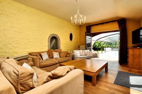 Photo 13 - Magnificent Holiday Home in Baronville With Heated Pool & Billiards