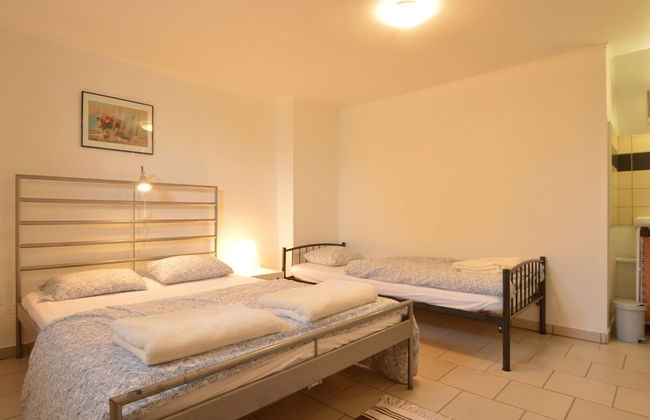 Group House With 3 Apartment for Family - Foto 10