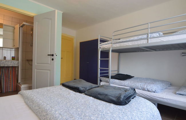 Group House With 3 Apartment for Family - Foto 3