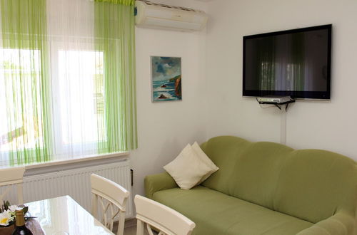 Photo 14 - Charming Apartment in Grebastica With Terrace