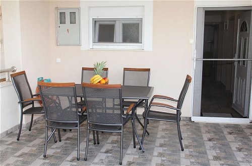 Photo 17 - Charming Apartment in Grebastica With Terrace