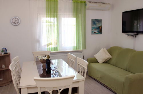 Photo 12 - Charming Apartment in Grebastica With Terrace