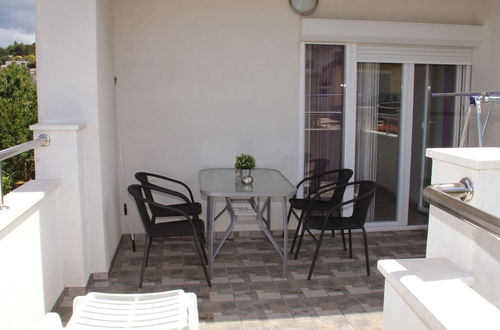 Photo 23 - Charming Apartment in Grebastica With Terrace