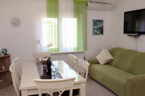 Photo 20 - Charming Apartment in Grebastica With Terrace