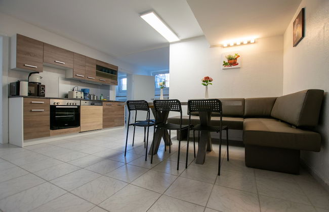 Tolstov-Hotels Convenient 4 Room Apartment - Foto 2