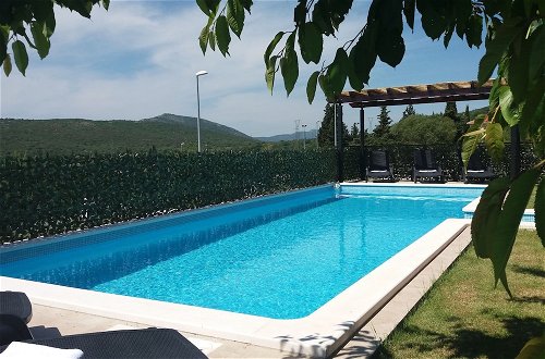 Foto 22 - Peaceful Retreat in a Hill Landscape near Split