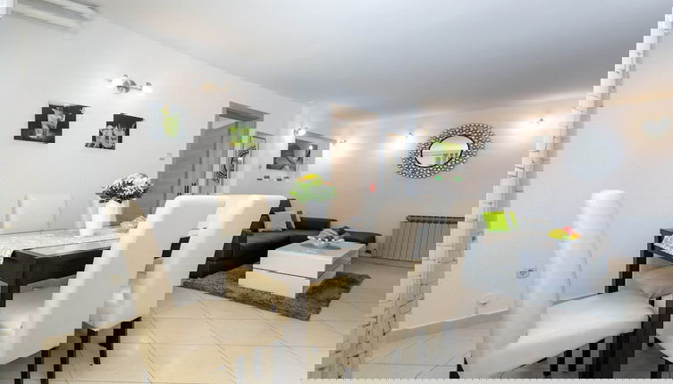 Foto 1 - Lovely Apartment With Terrace & Garden Grill