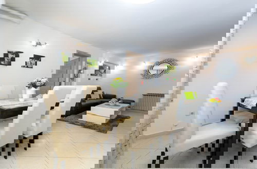 Foto 1 - Lovely Apartment With Terrace & Garden Grill