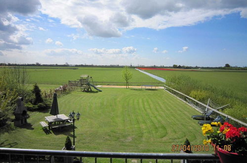 Photo 11 - Luxury Holiday Home with Hot Tub In Noordbeemster